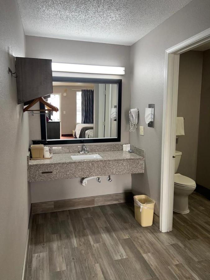 Key West Inn - Tuscumbia ภายนอก รูปภาพ