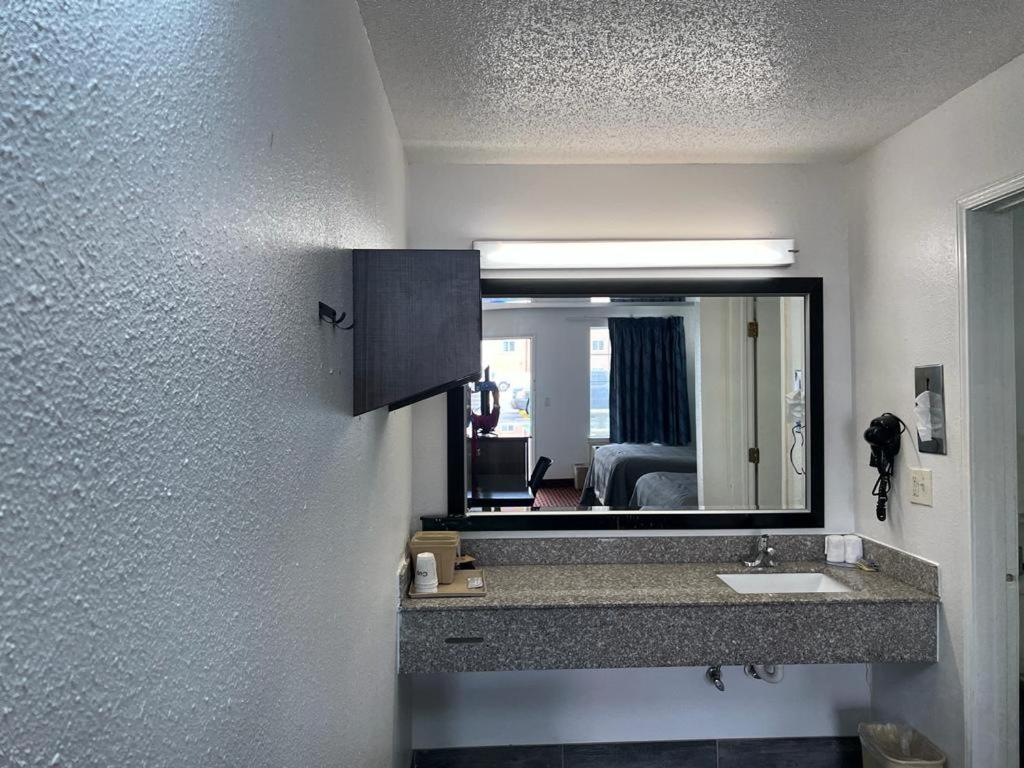 Key West Inn - Tuscumbia ภายนอก รูปภาพ